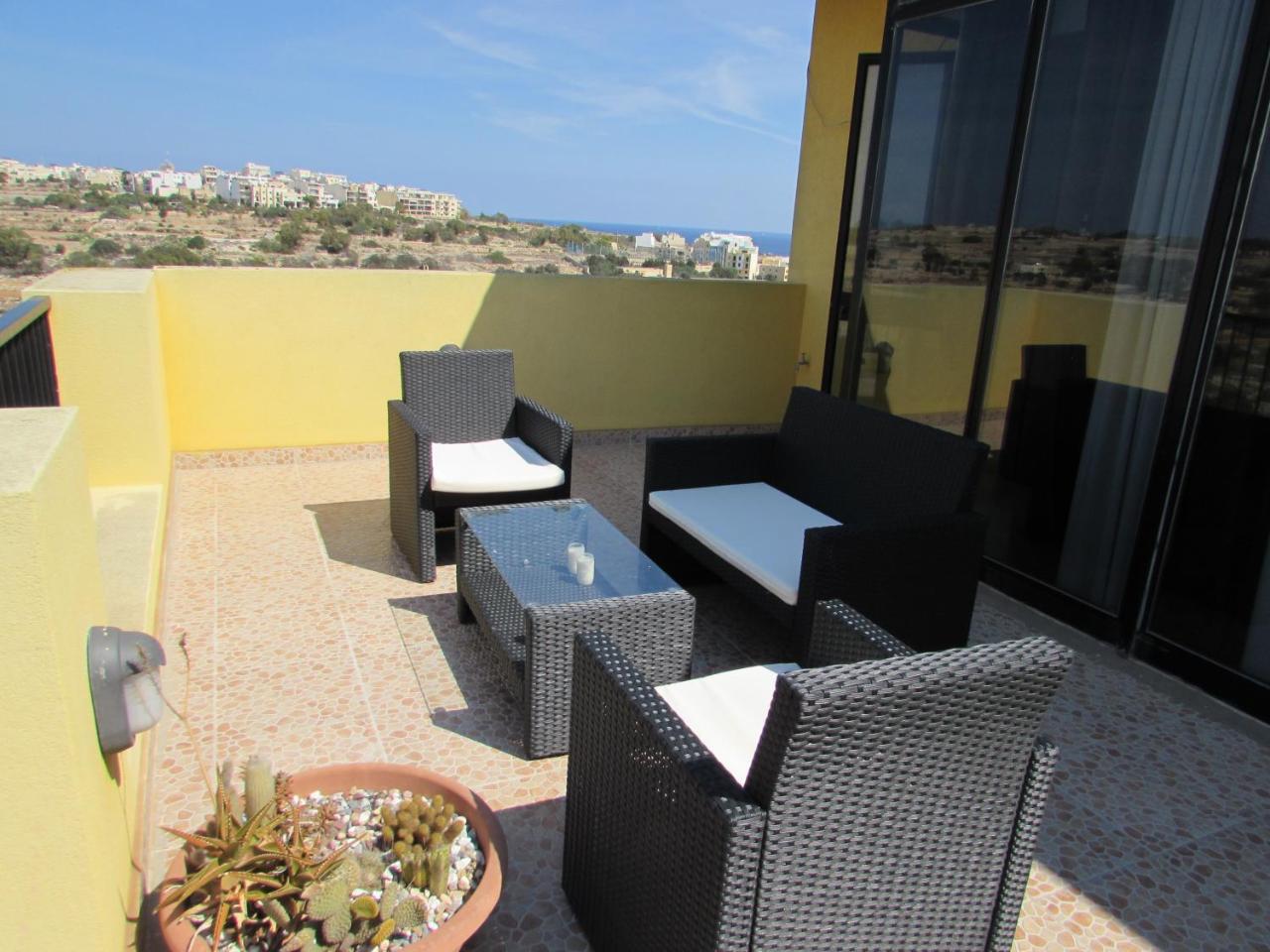 Panoramic Penthouse In Marsascala Which Enjoys Sea And Country Views Appartement Marsaskala Buitenkant foto