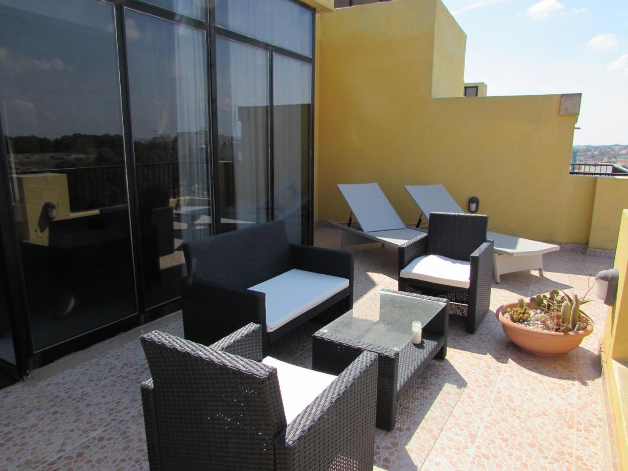 Panoramic Penthouse In Marsascala Which Enjoys Sea And Country Views Appartement Marsaskala Buitenkant foto