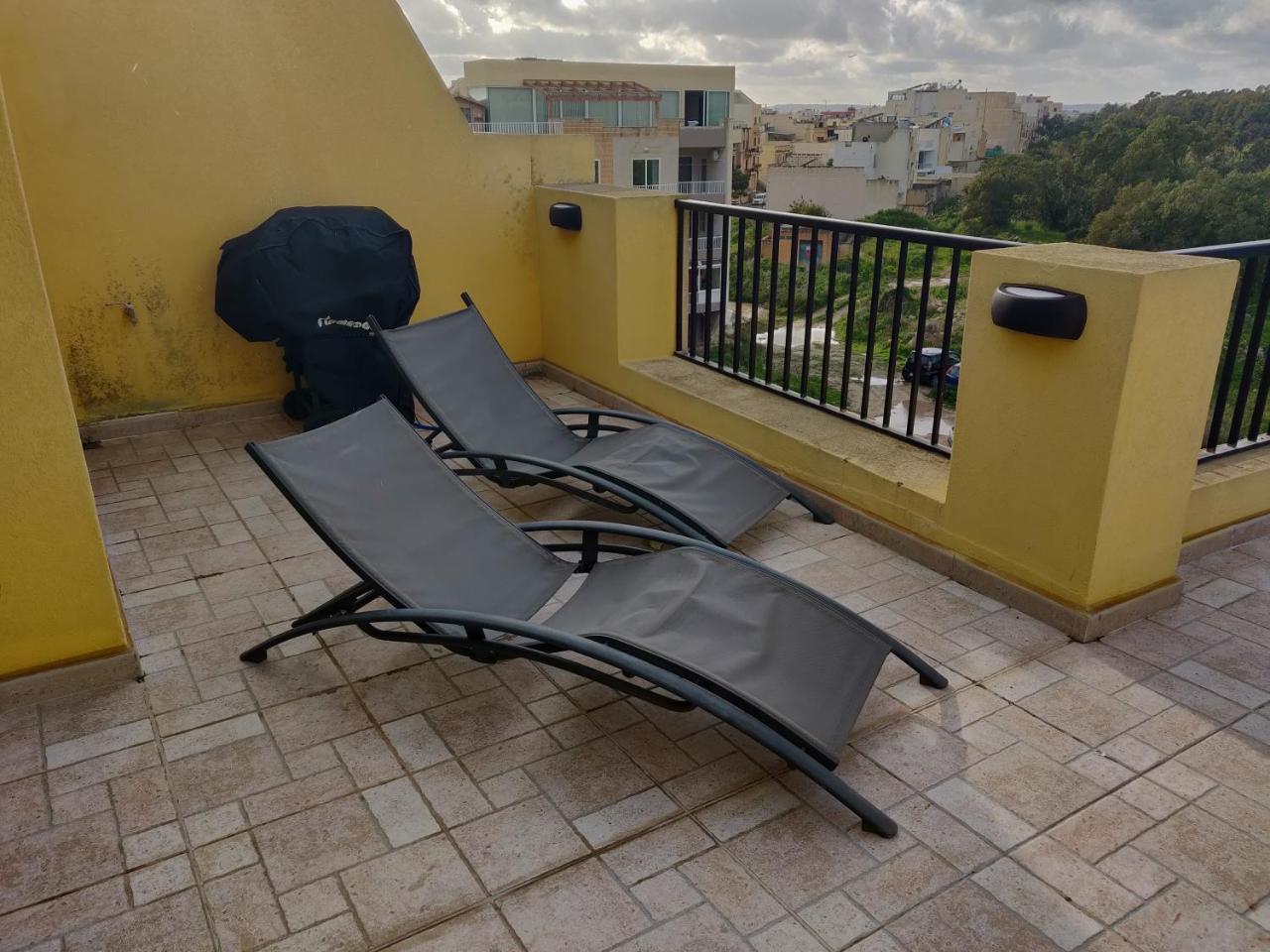 Panoramic Penthouse In Marsascala Which Enjoys Sea And Country Views Appartement Marsaskala Buitenkant foto