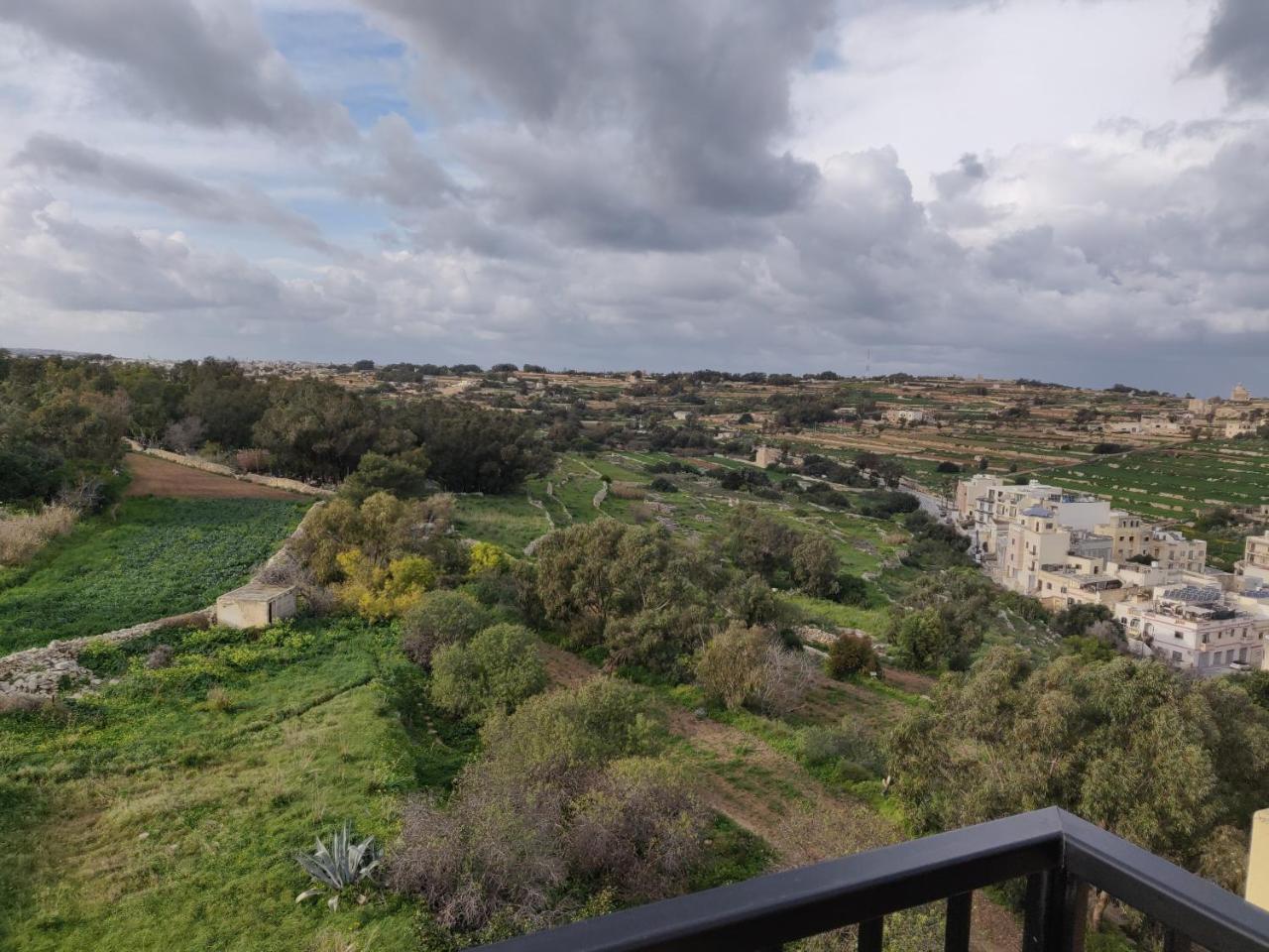 Panoramic Penthouse In Marsascala Which Enjoys Sea And Country Views Appartement Marsaskala Buitenkant foto