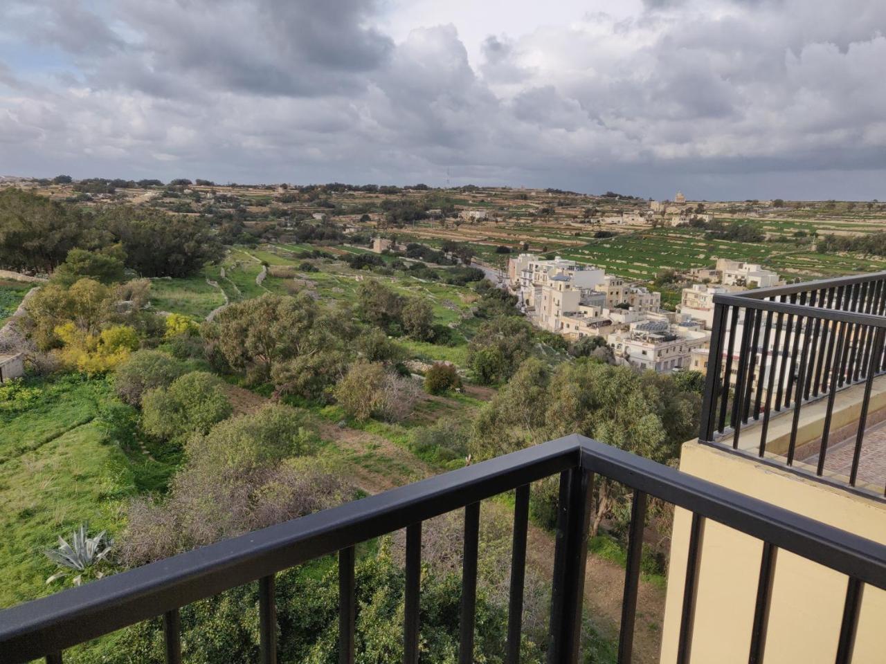Panoramic Penthouse In Marsascala Which Enjoys Sea And Country Views Appartement Marsaskala Buitenkant foto