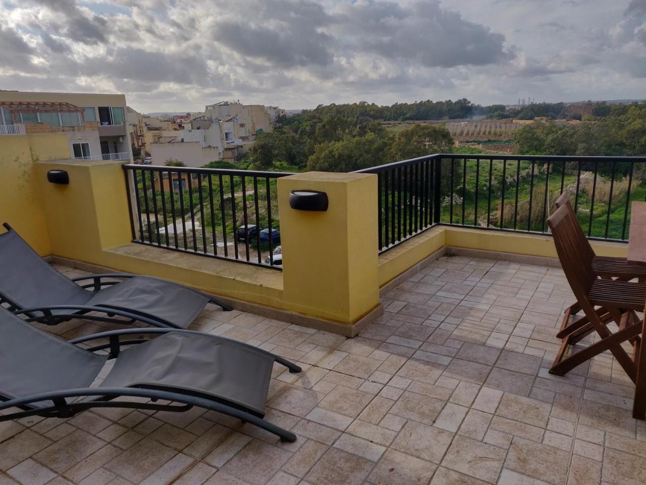 Panoramic Penthouse In Marsascala Which Enjoys Sea And Country Views Appartement Marsaskala Buitenkant foto