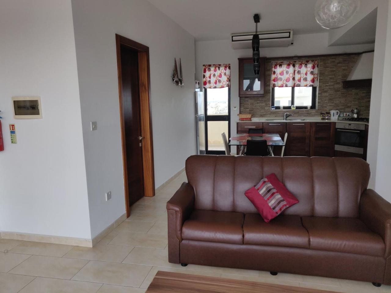 Panoramic Penthouse In Marsascala Which Enjoys Sea And Country Views Appartement Marsaskala Buitenkant foto