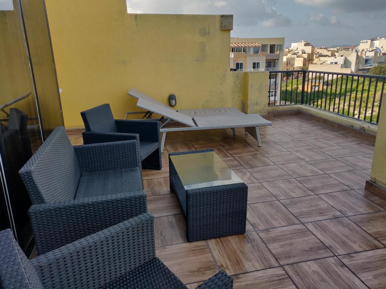 Panoramic Penthouse In Marsascala Which Enjoys Sea And Country Views Appartement Marsaskala Buitenkant foto