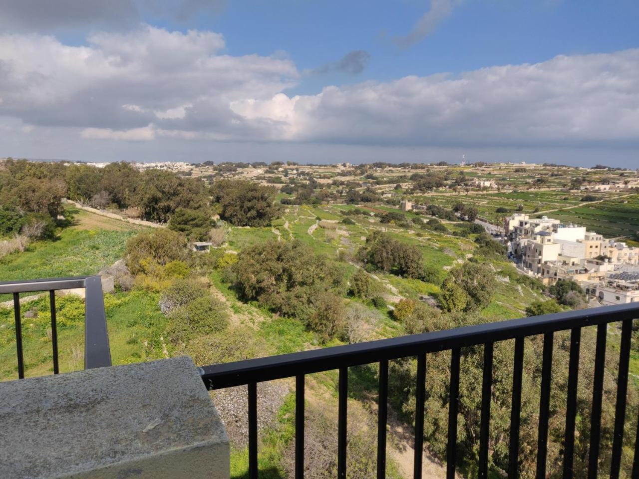 Panoramic Penthouse In Marsascala Which Enjoys Sea And Country Views Appartement Marsaskala Buitenkant foto