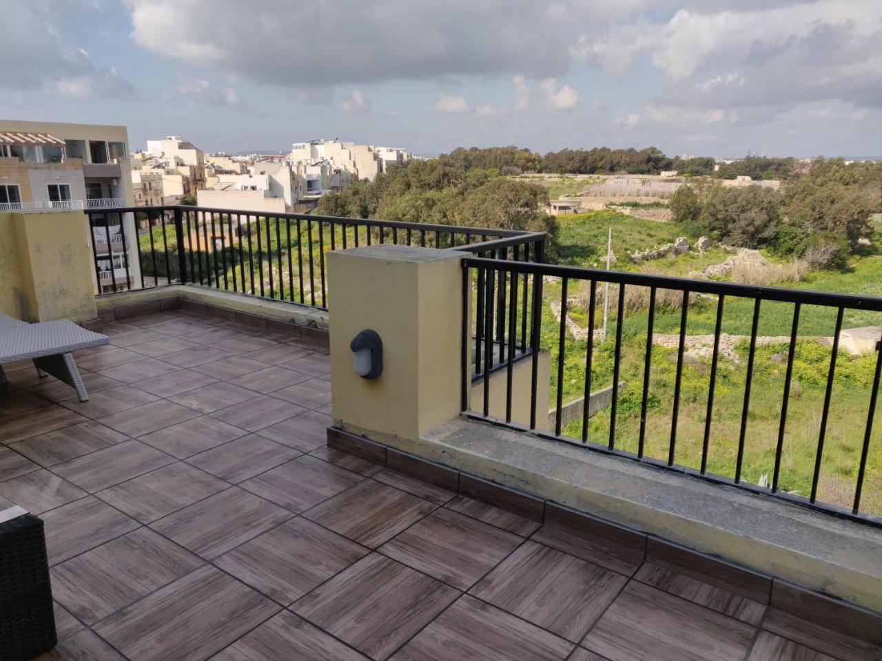 Panoramic Penthouse In Marsascala Which Enjoys Sea And Country Views Appartement Marsaskala Buitenkant foto