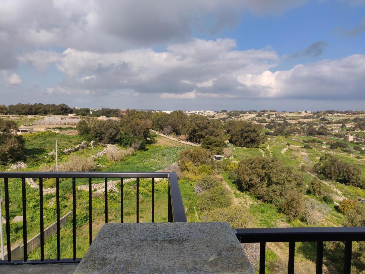 Panoramic Penthouse In Marsascala Which Enjoys Sea And Country Views Appartement Marsaskala Buitenkant foto